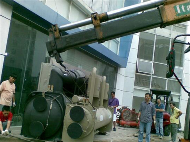 峨山随车吊和汽车吊的核心区别是什么？哪种更省钱？